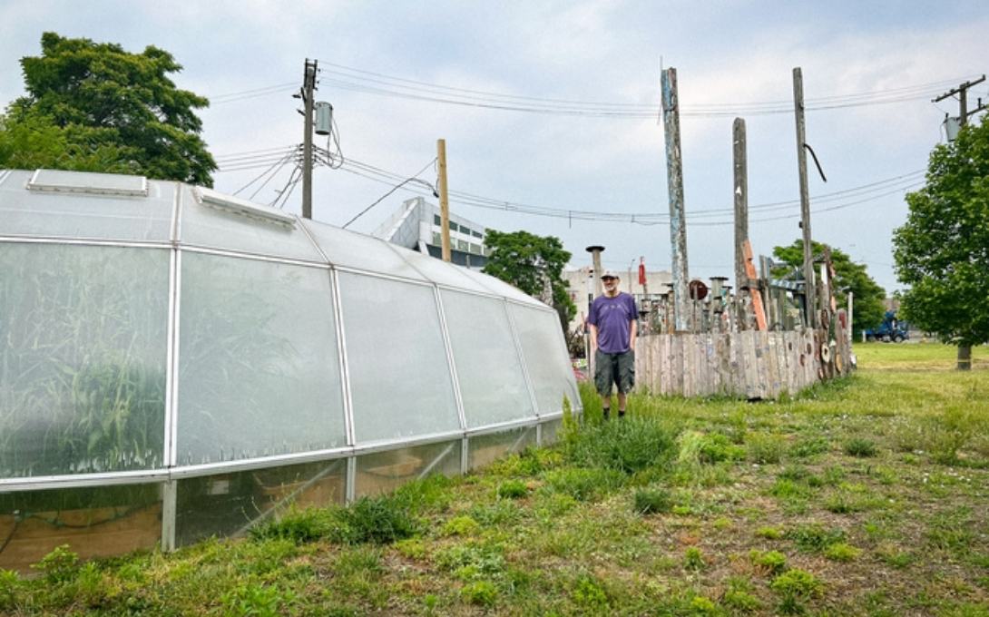 Professor stands outside the African Futurist Greenhouse in Detroit